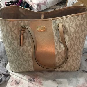 Michael Kors tote bag (MAKE AN OFFER)